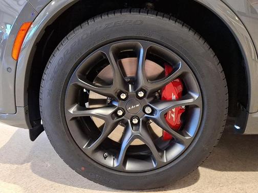 Destroyer Gray Clearcoat 2026 Dodge Durango SRT Jailbreak