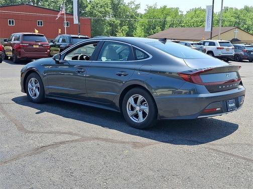2022 Hyundai SONATA SE