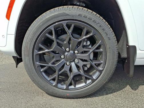Bright White Clearcoat 2026 Jeep Grand Cherokee L Summit