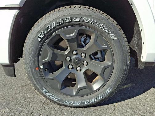 Bright White Clearcoat 2026 RAM 1500 Big Horn