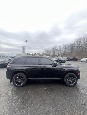 2025 Jeep Grand Cherokee Summit