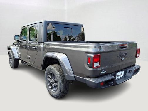 Granite Crystal Clearcoat Metallic 2026 Jeep Gladiator Sport
