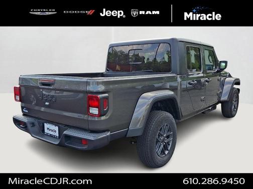 Granite Crystal Clearcoat Metallic 2026 Jeep Gladiator Sport