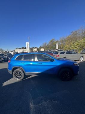 2023 Jeep Cherokee Altitude Lux