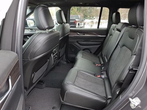 2026 Jeep Grand Cherokee Laredo