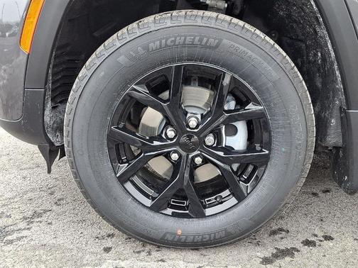 2026 Jeep Grand Cherokee Laredo