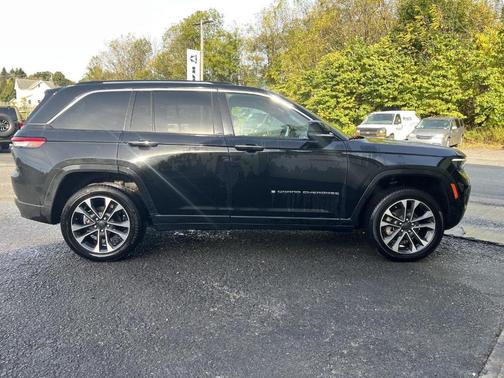 Diamond Black 2022 Jeep Grand Cherokee Overland