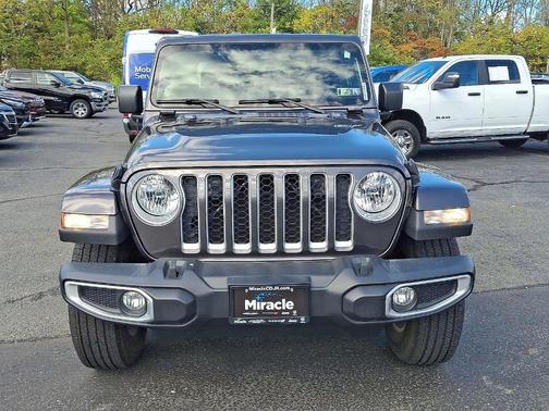 2022 Jeep Gladiator Overland