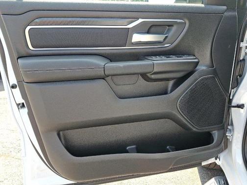 Bright White Clearcoat 2026 RAM 1500 Big Horn
