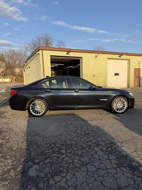 2012 BMW 750 i xDrive