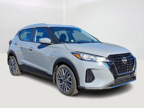 Boulder Gray Metallic 2024 Nissan Kicks SV