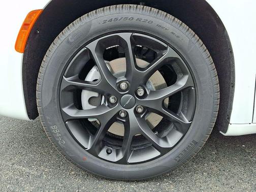 Bright White Clearcoat 2027 Chrysler Pacifica LIMITED