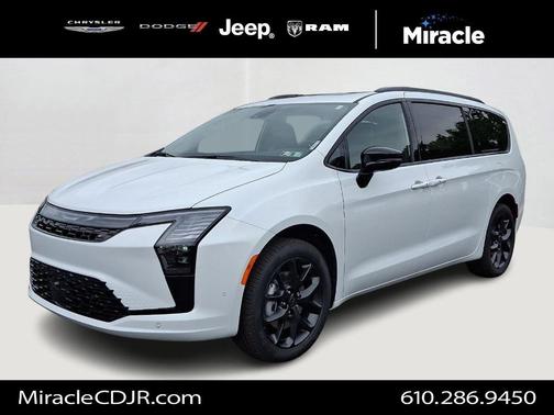 Bright White Clearcoat 2027 Chrysler Pacifica LIMITED