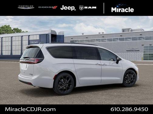 Bright White Clearcoat 2027 Chrysler Pacifica LIMITED