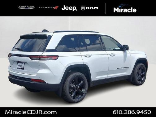 2025 Jeep Grand Cherokee Laredo