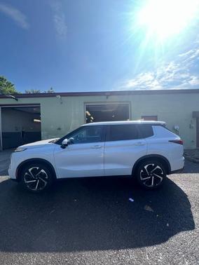 2022 Mitsubishi Outlander ES