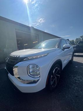 2022 Mitsubishi Outlander ES