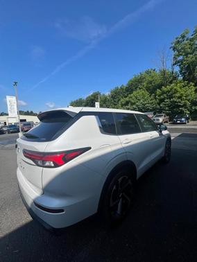 2022 Mitsubishi Outlander ES