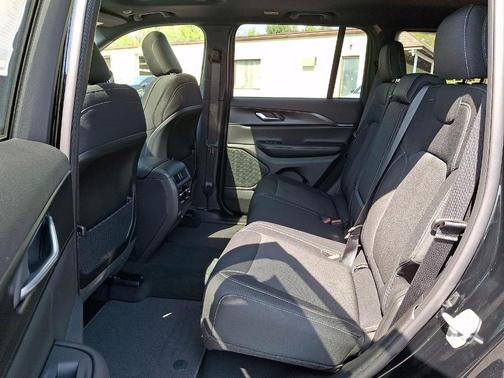 Diamond Black 2026 Jeep Grand Cherokee Laredo X
