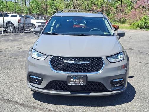 2022 Chrysler Pacifica Touring-L