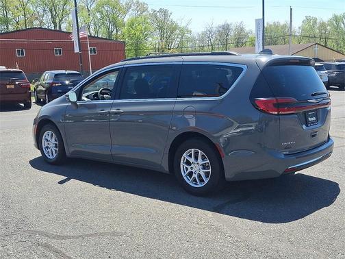 2022 Chrysler Pacifica Touring-L