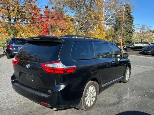 2017 Toyota Sienna XLE Premium