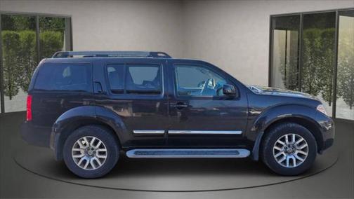 2012 Nissan Pathfinder LE