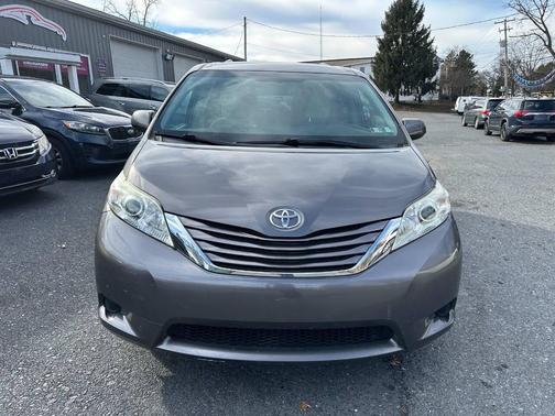 2017 Toyota Sienna LE