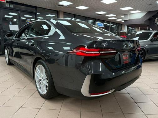 2025 BMW 530 i xDrive