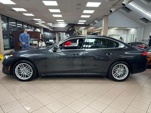 2025 BMW 530 i xDrive