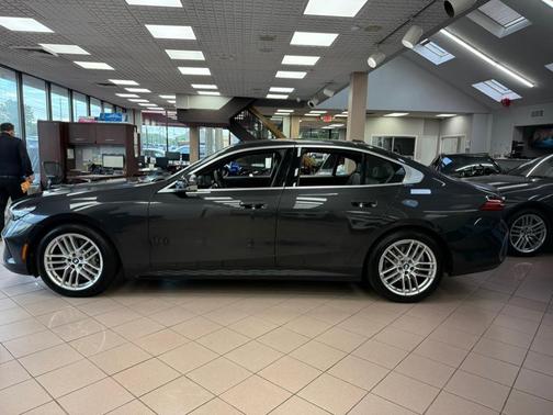 2024 BMW 530 530i xDrive Sedan