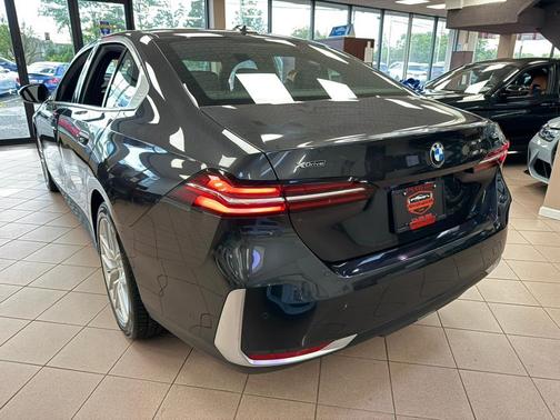2024 BMW 530 530i xDrive Sedan