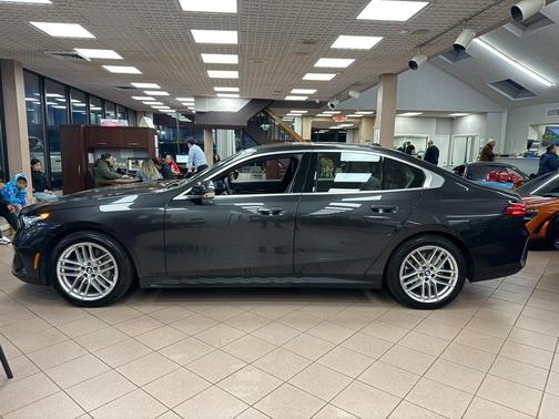 2025 BMW 530 i xDrive