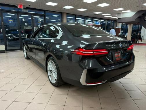 2025 BMW 530 i xDrive