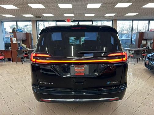 2024 Chrysler Pacifica Hybrid Select