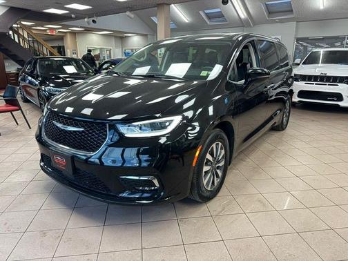 2024 Chrysler Pacifica Hybrid Select