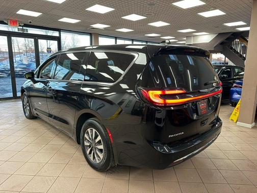 2024 Chrysler Pacifica Hybrid Select