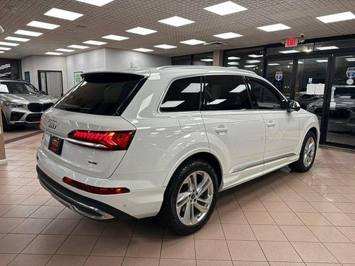 2022 Audi Q7 55 Premium Plus