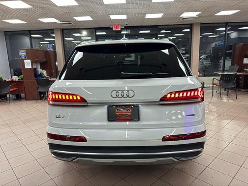2022 Audi Q7 55 Premium Plus
