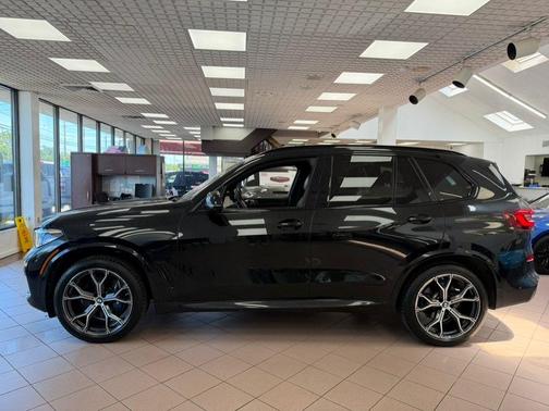 Black Sapphire Metallic 2022 BMW X5 xDrive40i Sports Activity Vehicle