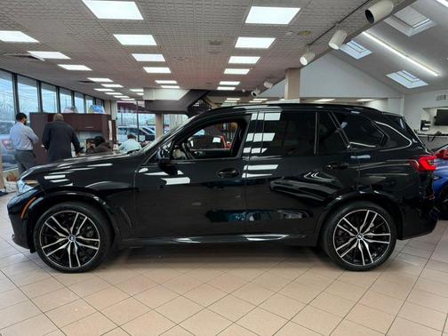 Black Sapphire Metallic 2023 BMW X5 xDrive40i Sports Activity Vehicle