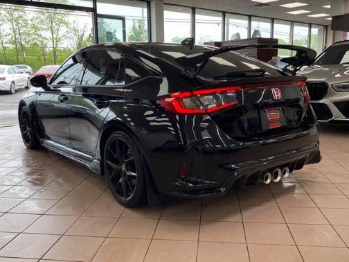 Crystal Black Pearl 2025 Honda Civic Type R Manual