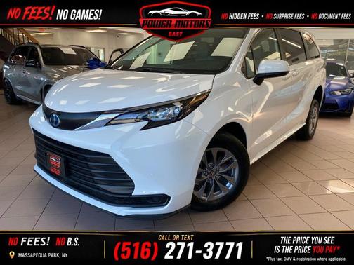 White 2025 Toyota Sienna LE