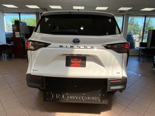 White 2025 Toyota Sienna LE