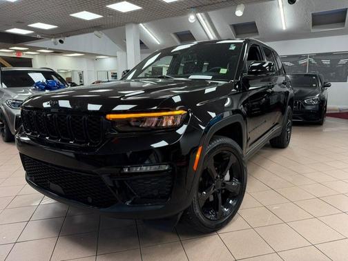 Diamond Black Crystal Pearlcoat 2024 Jeep Grand Cherokee Limited