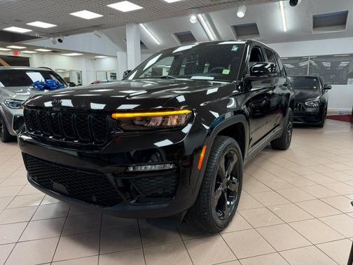 Diamond Black Crystal Pearlcoat 2024 Jeep Grand Cherokee Limited