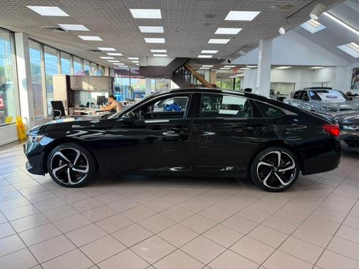 Crystal Black Pearl 2022 Honda Accord Sport 1.5T