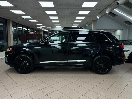 2022 Audi Q7 55 Premium Plus