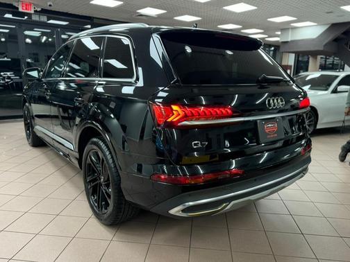 2022 Audi Q7 55 Premium Plus