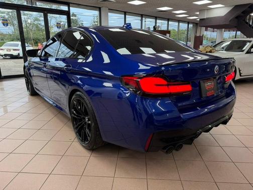 Marina Bay Blue Metallic 2022 BMW M5 Base